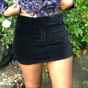 BLACK MINI SKIRT